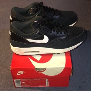 Womens Air Max 1 Essential slightly worn Sz 10 Sneakers